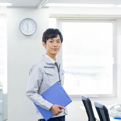 社内で働く男性スタッフ